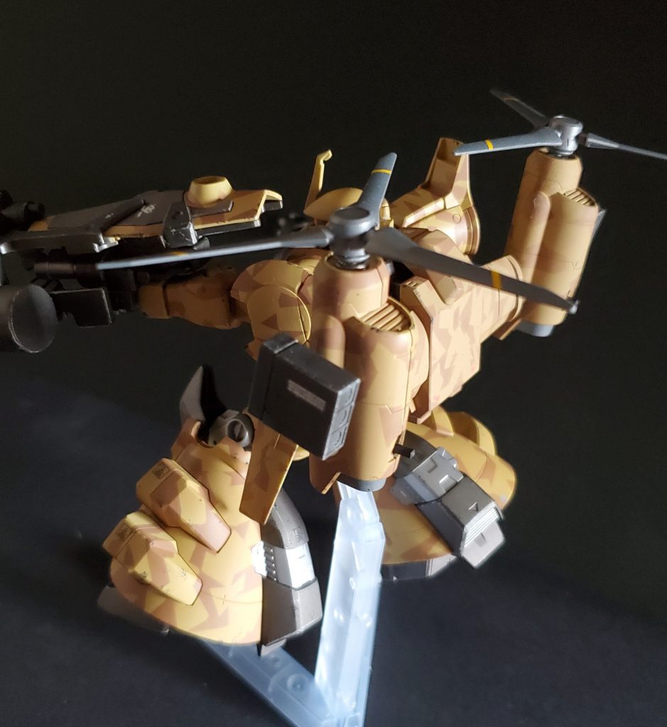 電池交換のため、合わせ目が出てしまってます。