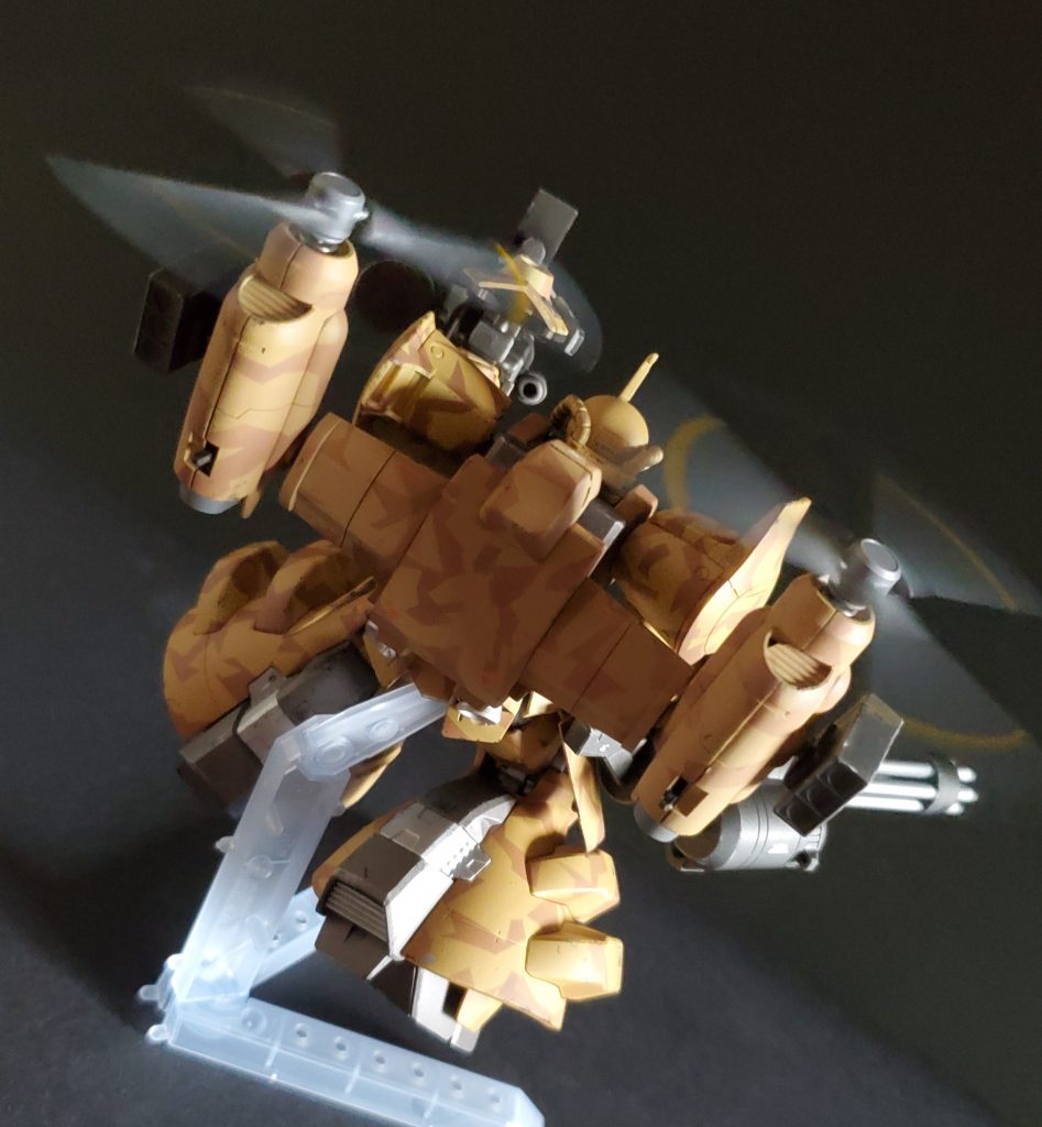 ボタン電池ではパワー不足のため、1分くらいしかプロペラが回転しません。