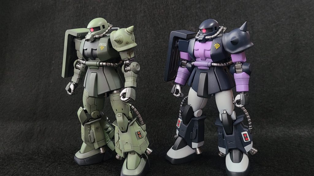 以前製作した罰当たりガッチャンコ初号機との2ショット。3連星仕様は、ボディーは今回と全く同じ加工。腕部・脚部をHGUC151のMS-06R-1Aから移植。ショルダーアーマーのサイズがだいぶ違いますね。あと腕の太さも違いますね。ジ・オリジンシリーズはスジボリ大量で個人的にはややうるさい気が・・・
