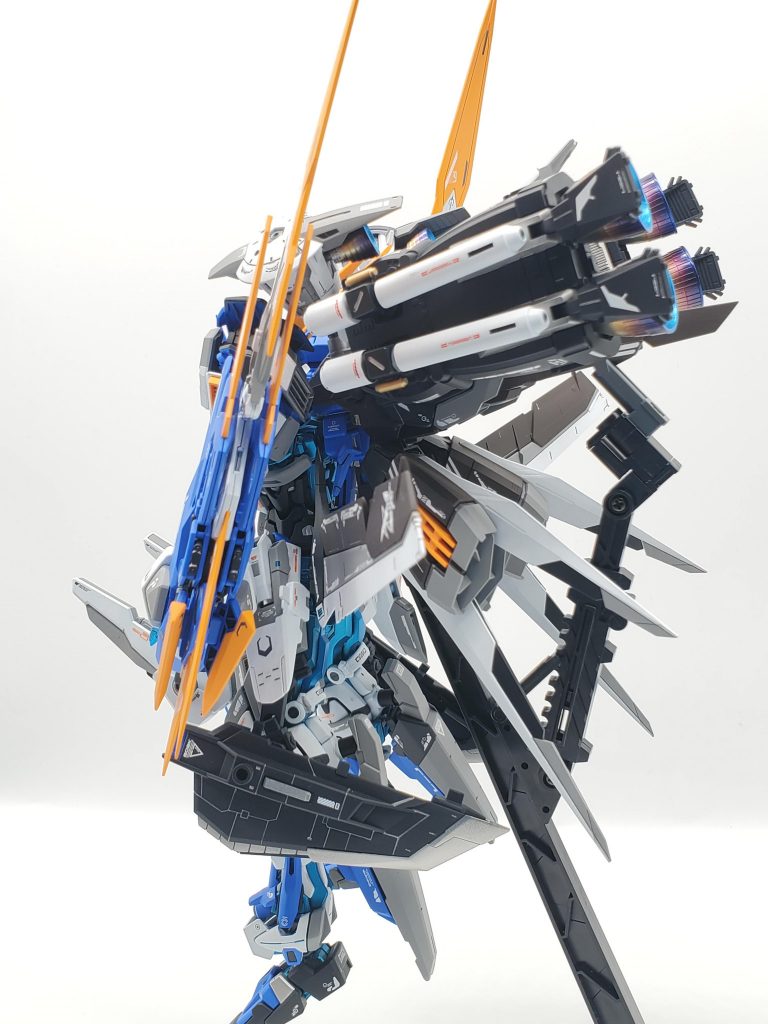 ヴィーヴルストライカーは大型ブースターを搭載してボリュームアップ