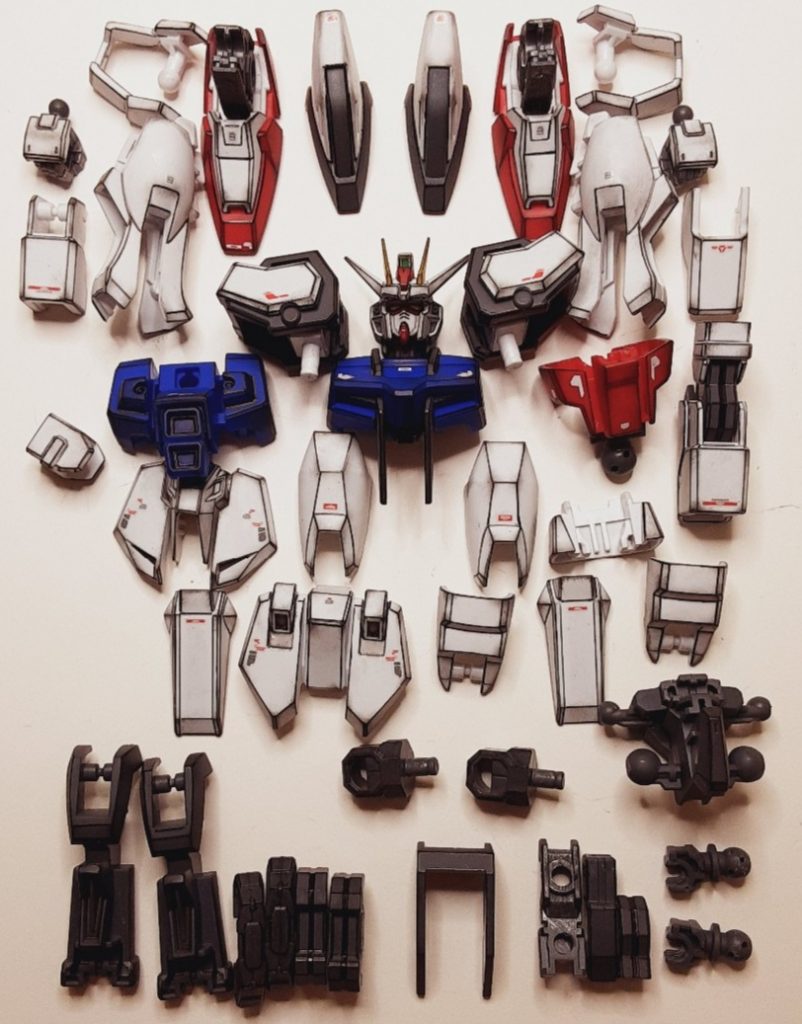 組み立て前のパーツ集合写真です🎵