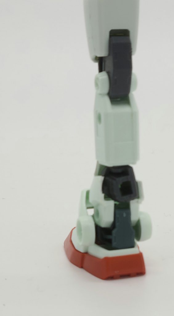 変形は出来ませんが一応足首に手も隠れてます