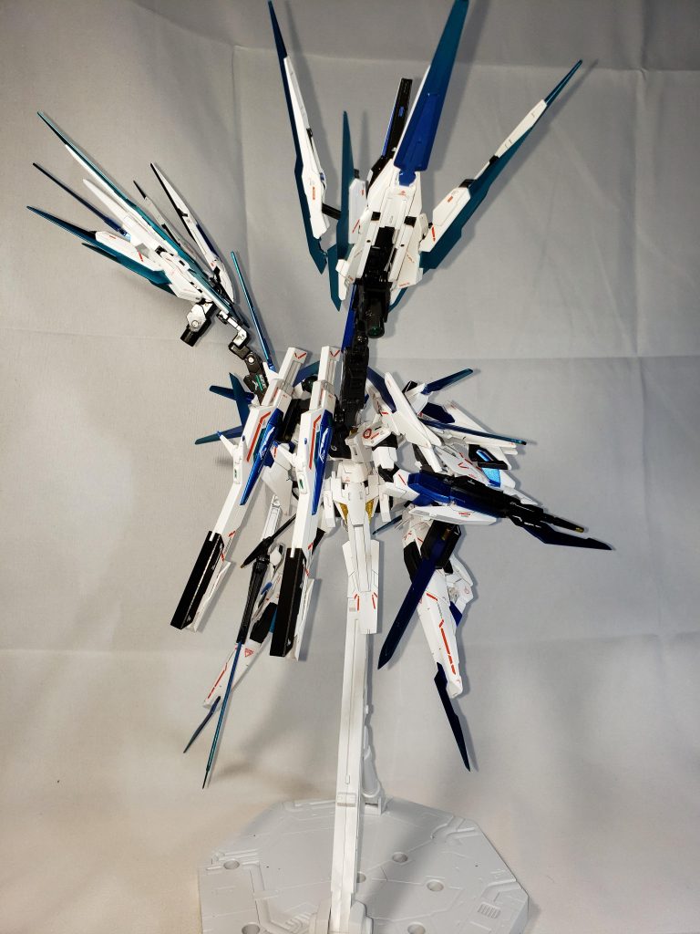 ツインヴァルキュリアバスターキャノン背面に新たに装備された大型ビームキャノンである。エネルギー調節も可能で、威力を大幅に落としてビームライフルのように撃つことや、速射性を大幅に落として圧倒的な破壊力のビームを発射することも出来る。銃口の反対には高出力ビームサーベルがついている。