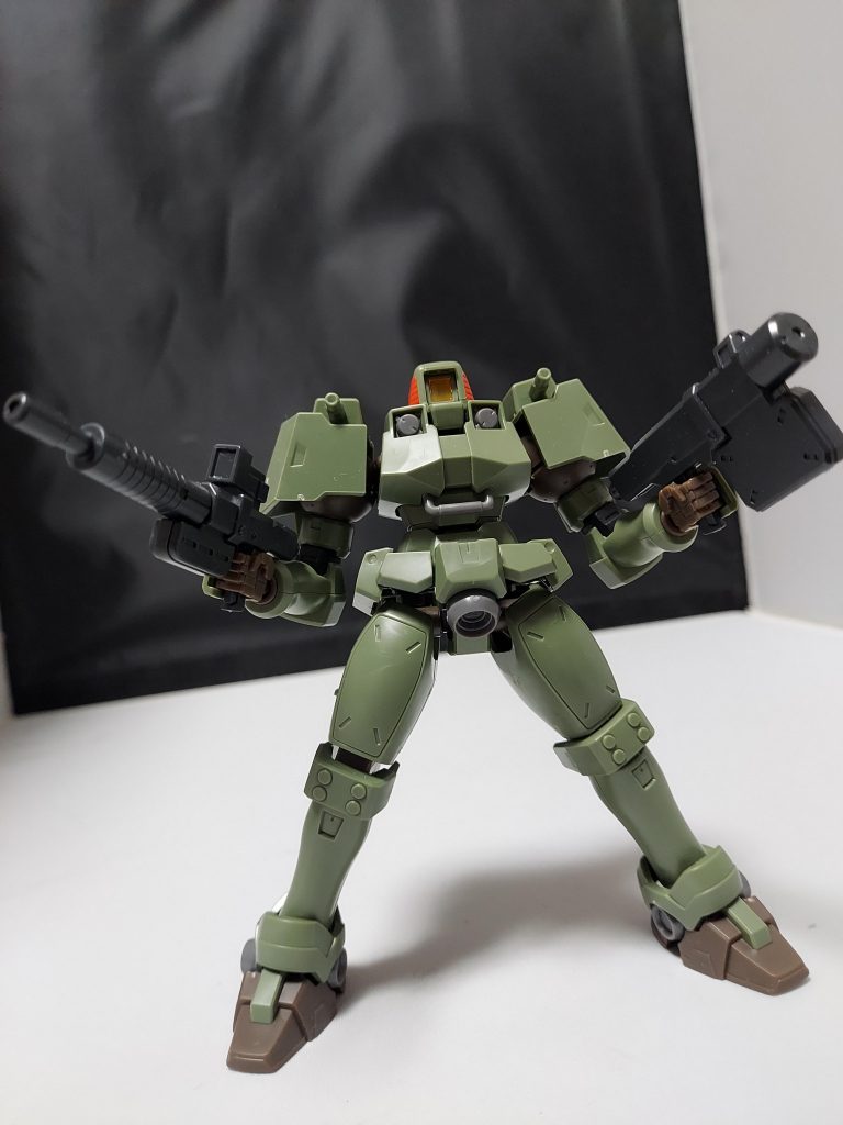 ショルダーキャノン装備とりあえず両手持ちで火力あげ。