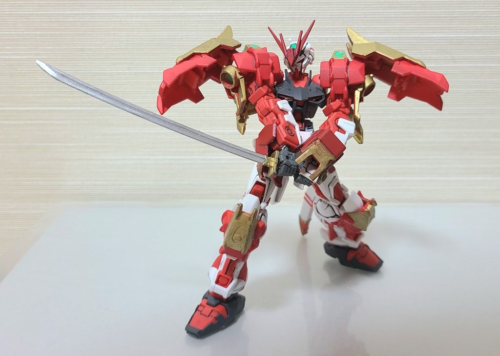 両手持ちでもう一枚ちなみにトランザム発動の際に肩のアーマーが展開するという設定です(つまり現在発動中)