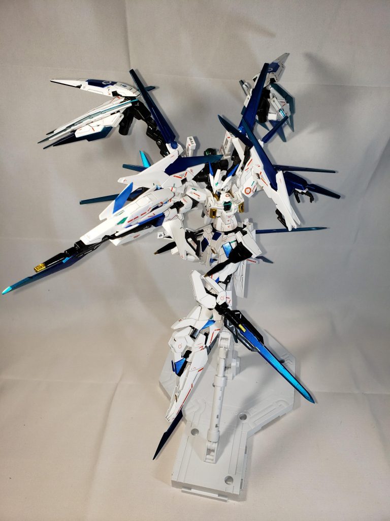 ハイパードッズマグナムV2前機体と威力も同じだが、エネルギー調整をセレクター式でできるように改良。そして大出力のビームの熱に耐えられるよう、銃口部は金色をした特殊合金を用いている。また、熱伝導超硬強化クリスタルを用いた銃剣のようなブレードが追加された。