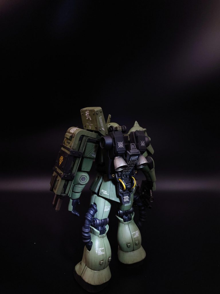 バックパックはマーズフォーウェポンズから拝借したパーツをベースに、適当なパーツやしいたけで埋めています。