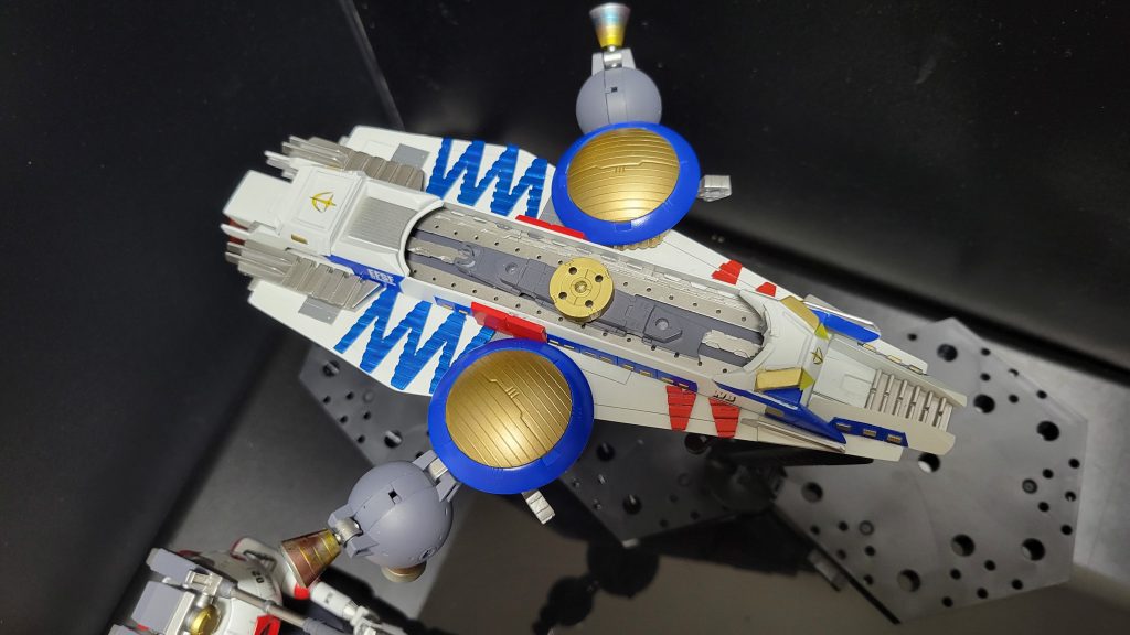 上面です。オスカー&マーカー専用機なのでホワイトベースをイメージしたカラーリングに成っています。操縦席もあり単体で行動できる設定です。