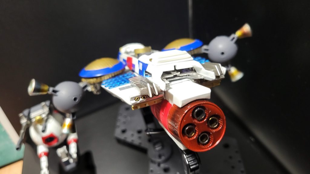 後方です。メインスラスターは焼き付け塗装をしています。