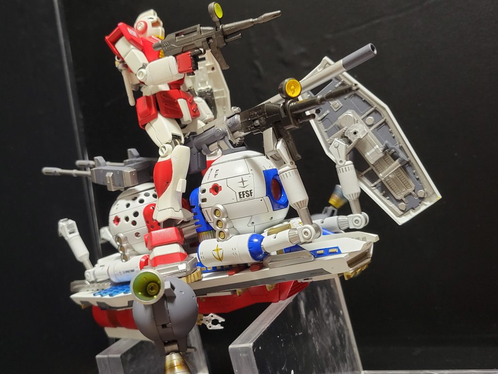 モビルスーツを乗せるとグレネードランチャーを角度的にアームに持てさせられなくなるのは誤算でした( ´△｀)