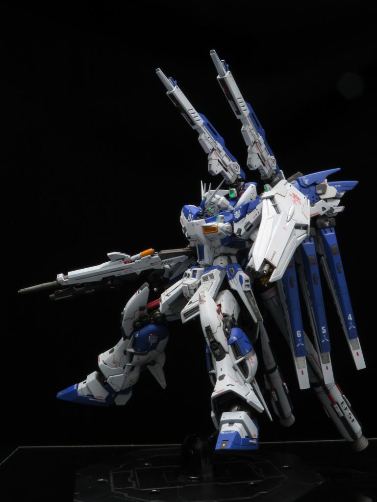 ハイメガシールドを外して両足のスラスターを噴かして急ブレーキかける姿勢良いですよね