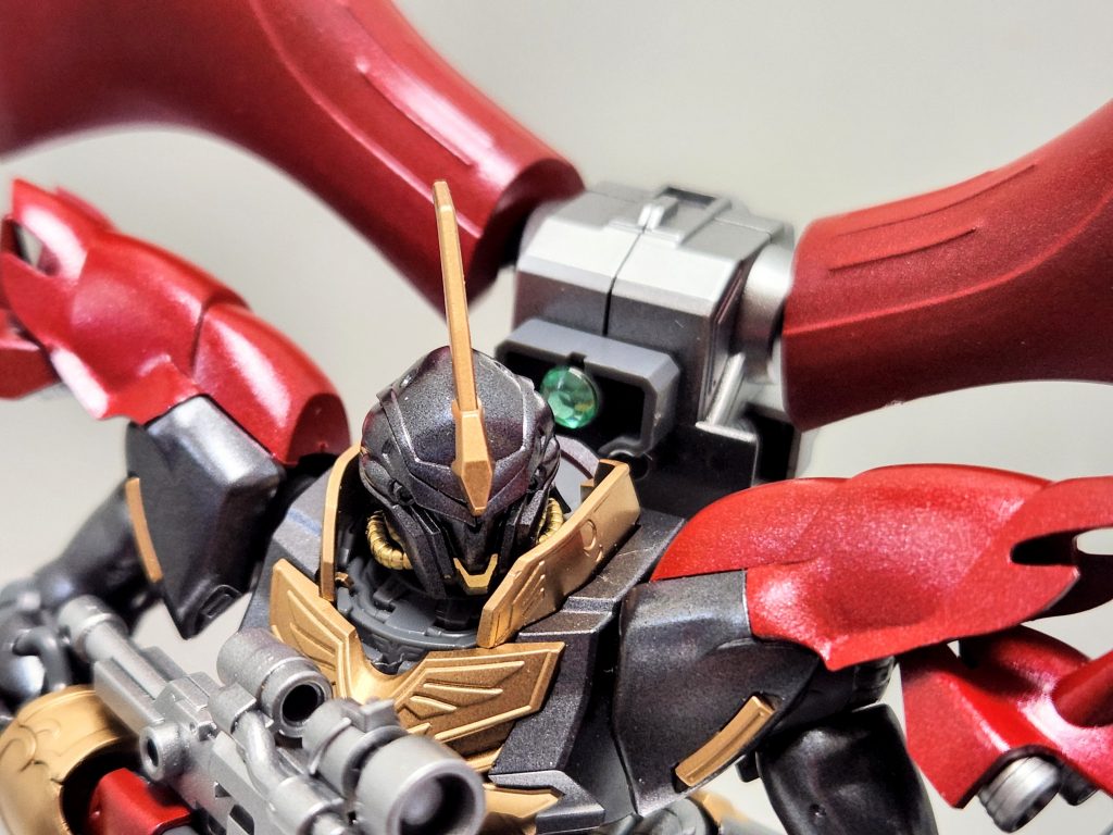 コクピットはバックパックにあり、脱出機能がある(ジョイント部の粗を隠している訳では……)