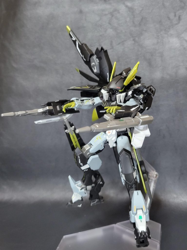 ライフル肘のライフルは回転して前にむきます。