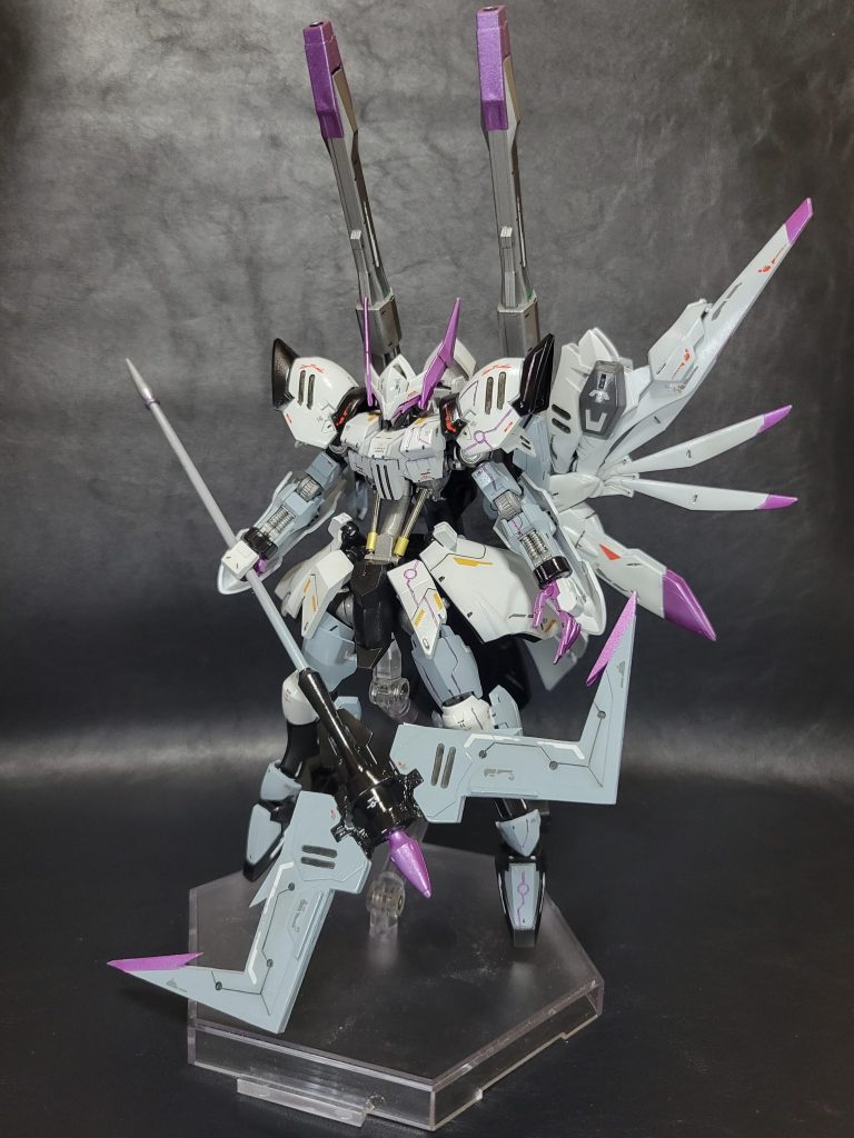 ガンダムクイーングレモリー正面こちらは妹ちゃんが使ってるイメージで制作。グレモリーメインでデスティニーやグリムゲルデとフラウロス、スカートはサラを使用してます。