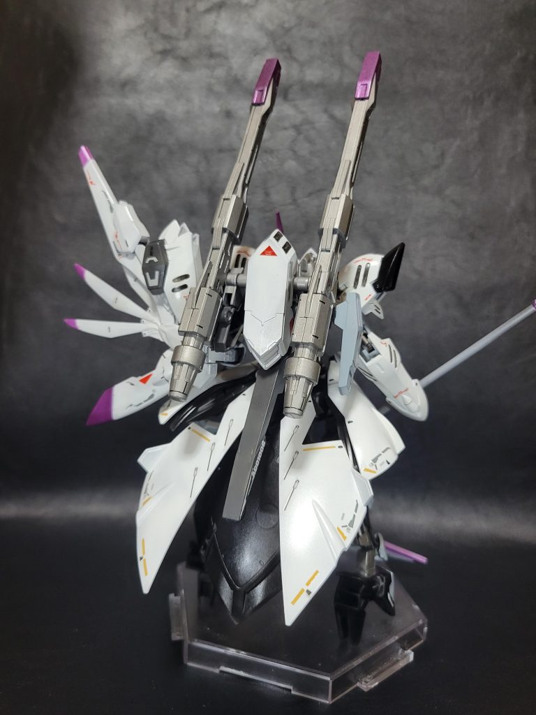 背面こちらはフワッとというかシルエットを大きめにしています。