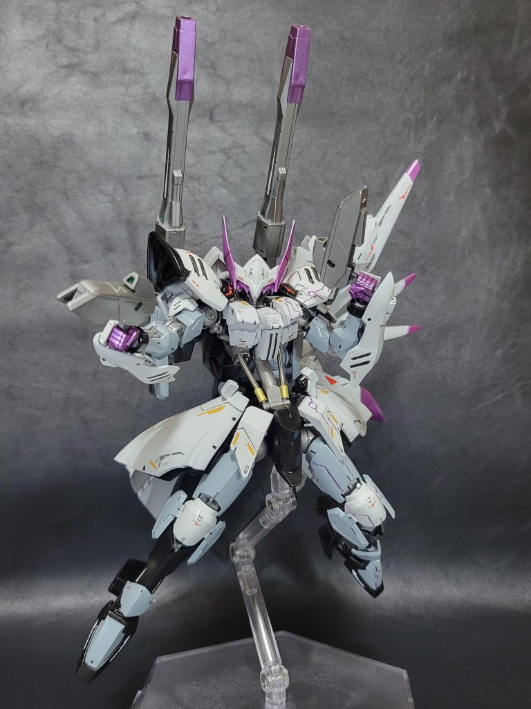 ショートライフルスカートの裏に磁石で仕込まれてます。