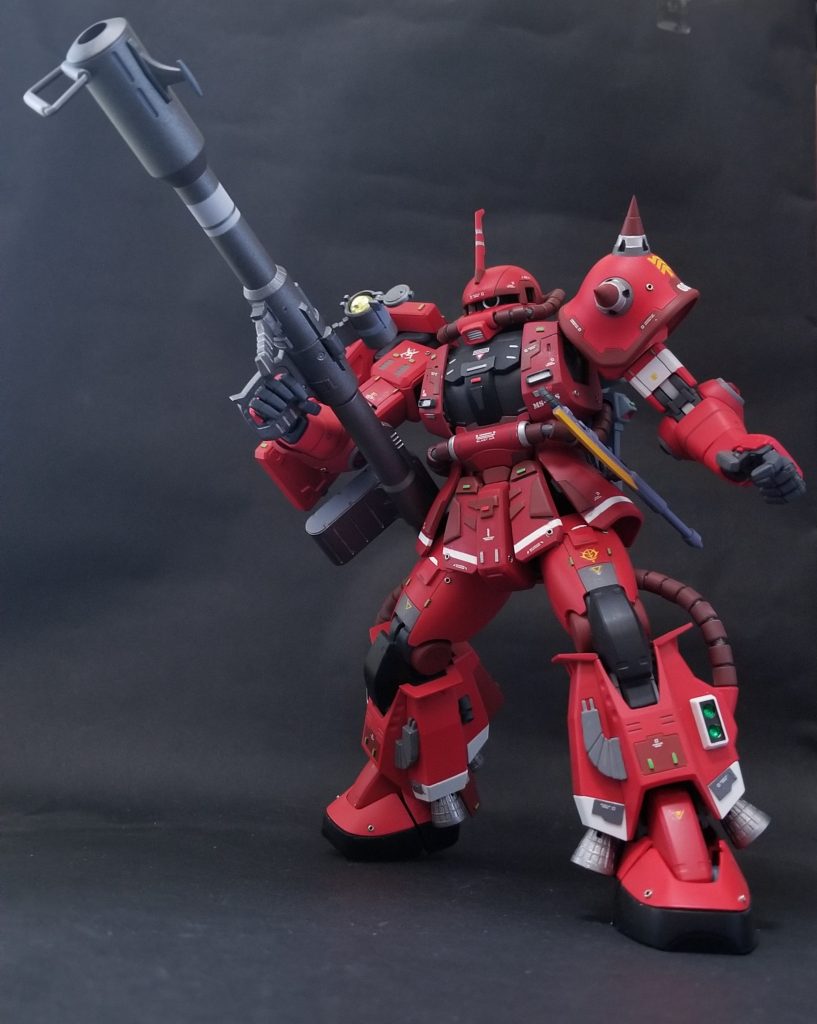 バズーカを持ってのポージング😁