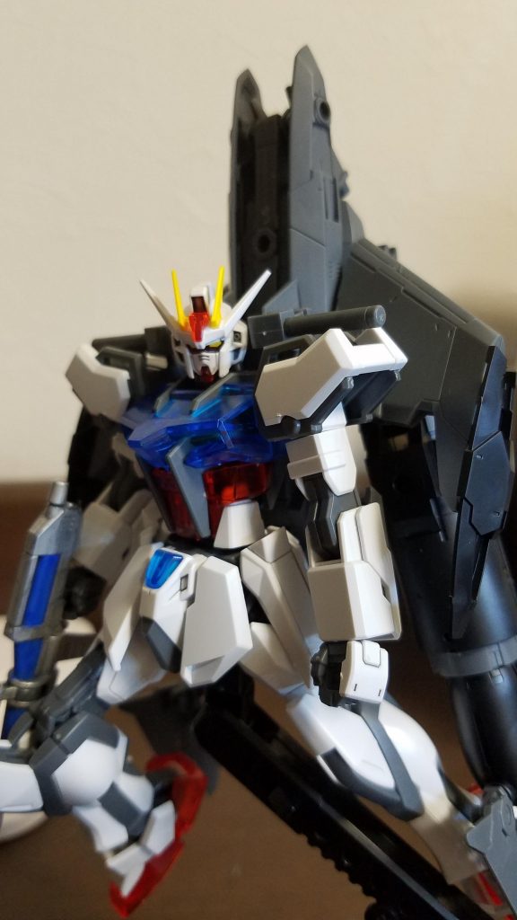 手持ちの30MMエグザビーグルを付けてみました。背面にプラ棒刺して、無理矢理装備させました(笑)ここに付けるバックパックの自作とかも良いかも。今度やってみようかな...