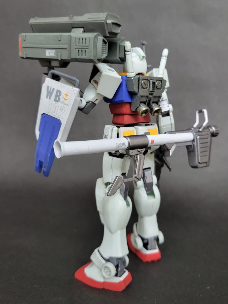 イエローはオレンジを吹いてから塗装しました。武器、関節はライトガンメタル塗装後にクリアオレンジやクリアグリーンで焼き色付け。かなりウオッシングやドライブラシをしてみたのですが、効果のほどは、いまいちでしょうか…。