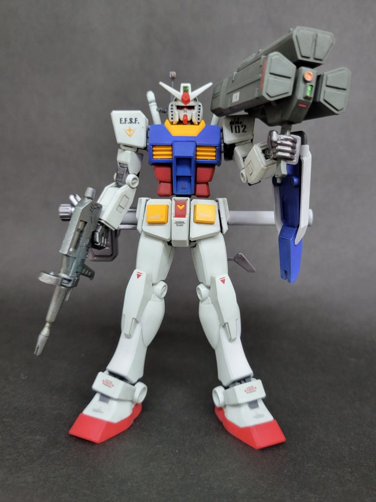 手元にHG陸戦型ジムの武装があったのて、EGガンダムに装備。ビームライフルとハイパーバズーカは、初代HGUCガンダムから。