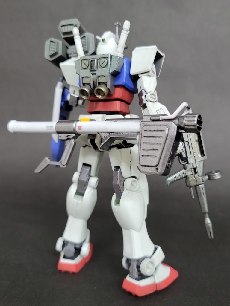 あまり塗装せずに仕上げようとしましたが、結局白以外はほとんど塗装することに。フラットブルーとフラットレッドは白を足して使用。