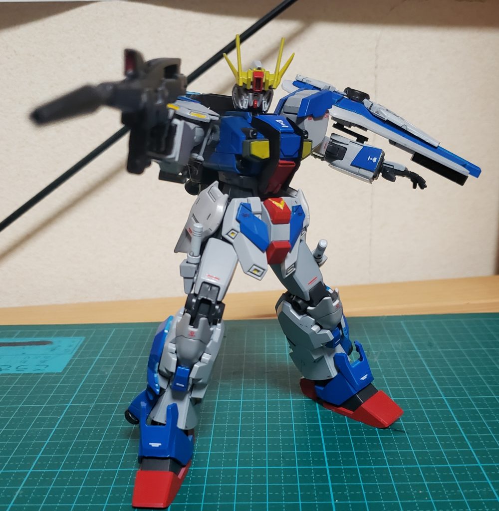 専用ビームライフルビームスマートマグナムの本体になるビームライフル。ナラティブガンダムc装備が使用していたもののデータを元に、よりビームマグナムに近いながら反動を押さえたものとなっている。