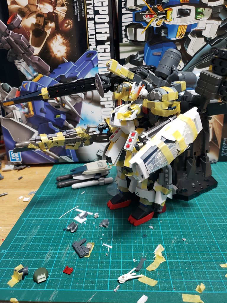 このように分厚く。ex-sが奇跡的に手に入ったことで早速装甲に。足はmark2を削ってはかせ、肩はジェスタキャノンとサンボルのパーフェクトのスカートを組み合わせて。元は背中だけだったのがバランスのためでかい武器を背中に付け初め、どんどん大きくなりました。