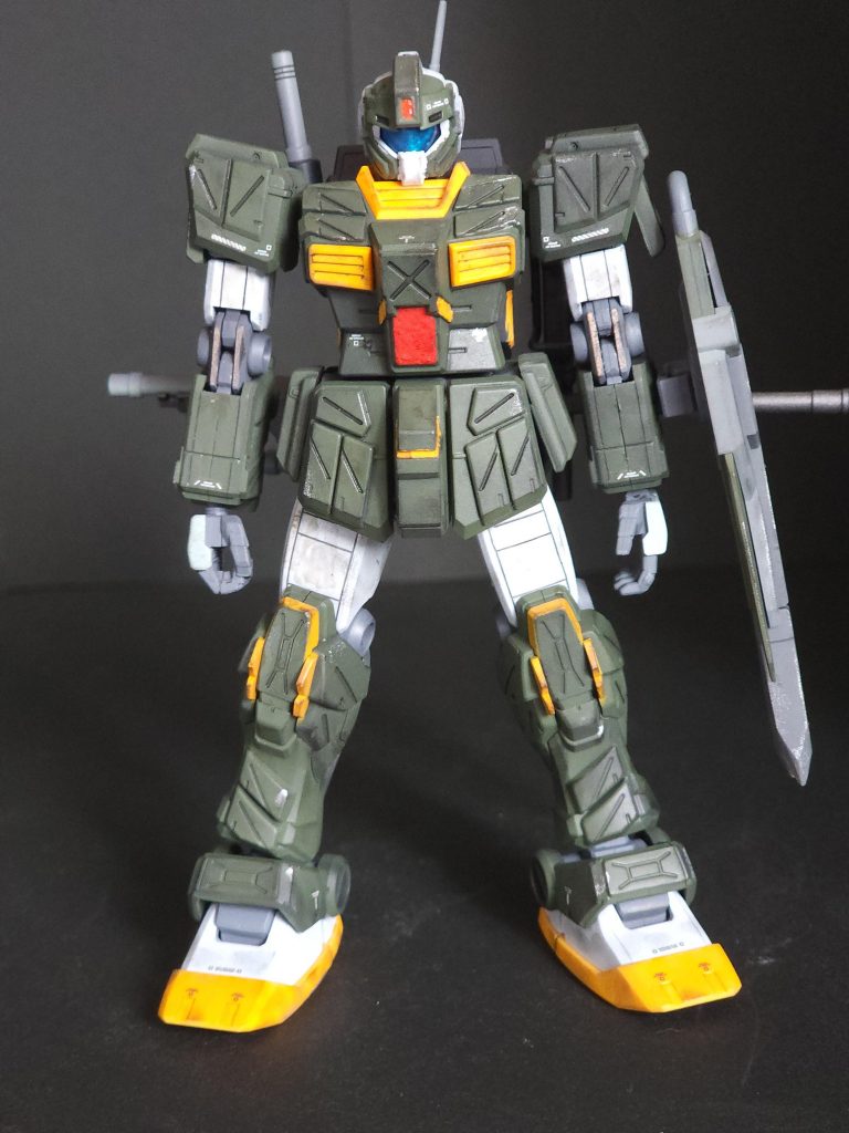 思ったより塗り分け箇所が多くて大変でした💦フラットな面が少ないのでデカールは少なめです…肩アーマーの横と腰アーマーの横は目立ちそうだったのでプラ板で埋めてます。 