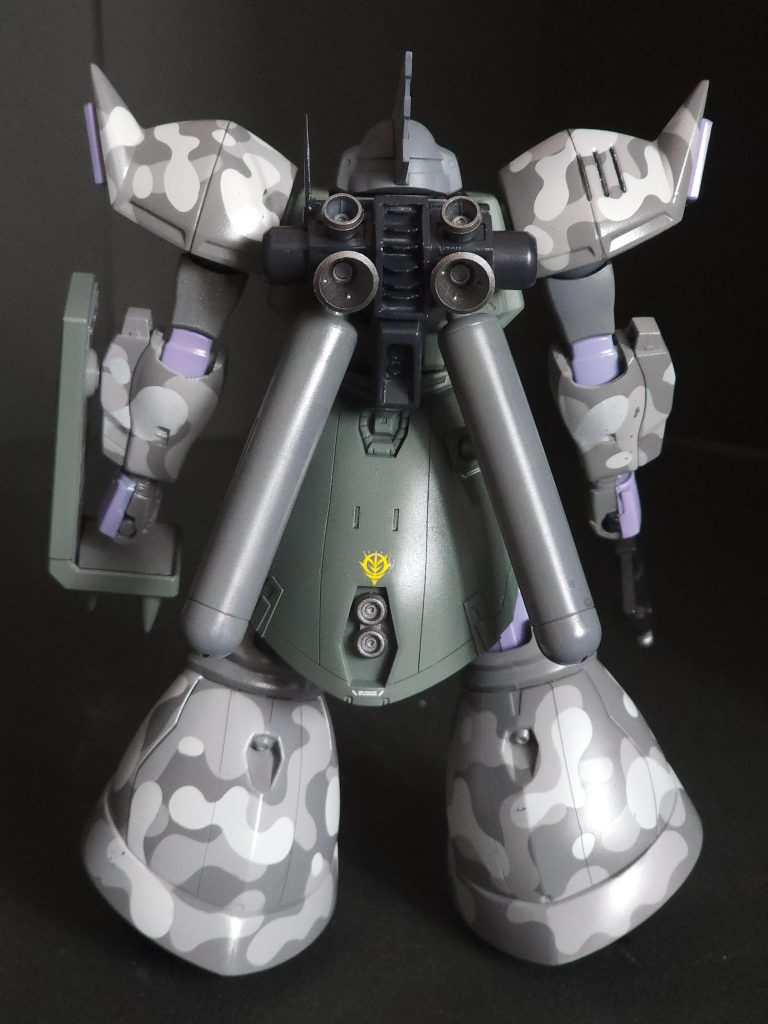 バックパックが少し寂しかったので、プラ板盛りとバーニアをコトブキヤに変更してます。