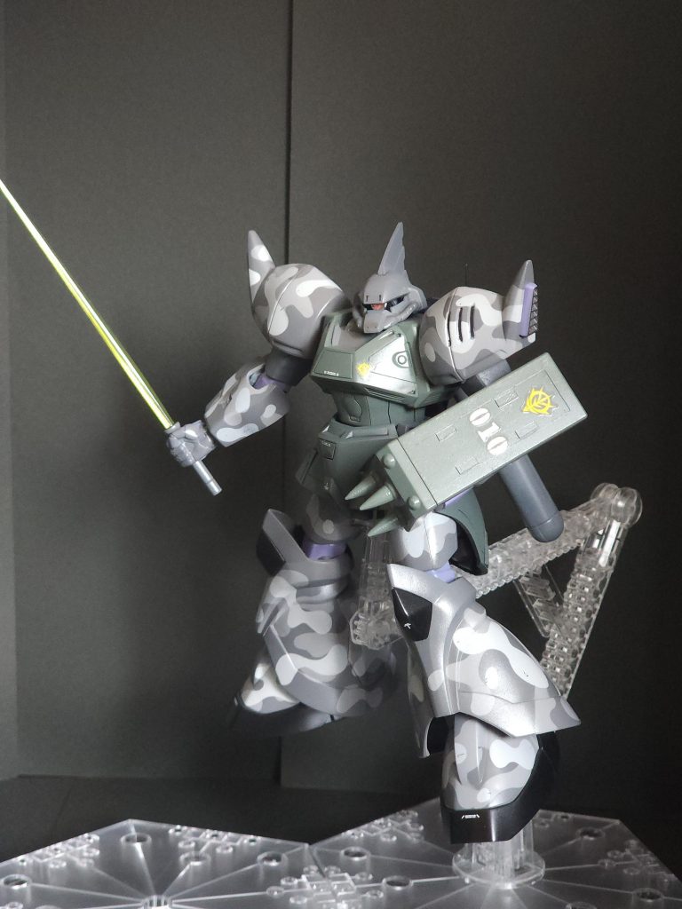 ツインビームサーベルにしようと加工して失敗したので、1本です。