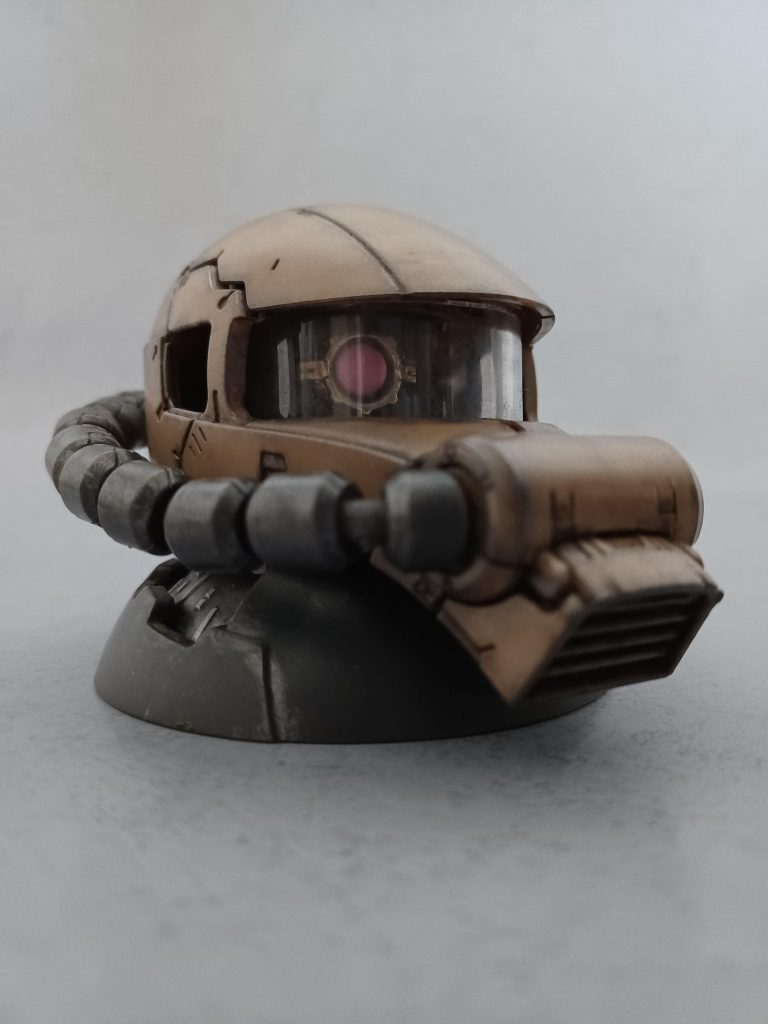 ウォッシング後に艶消しトップコートを吹いて再度ウォッシング(無駄な行程💧　艶消トップコート後にウォッシングで問題なし)チッピングを行い砂漠戦をイメージしながらウェザリングをした