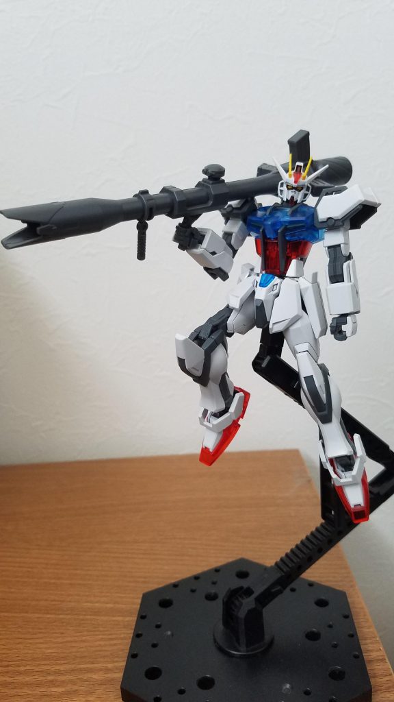 付属のバズーカと。他のEGやHGにも無改造で装備できそうですね。シンプルで格好いいです。ただし、最中構造なので合わせ目は縦一直線に入ります(´・c_・`)消す時はご注意を!