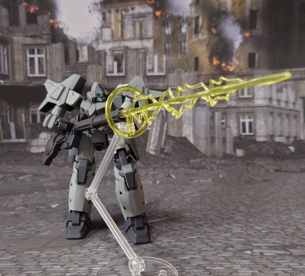 ビームキャノンで遠距離攻撃。