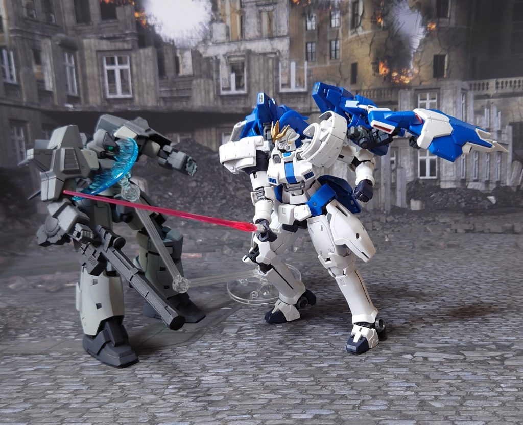 ブリュッセルでの戦闘。単機ではトールギスⅢにはとても敵わないが…