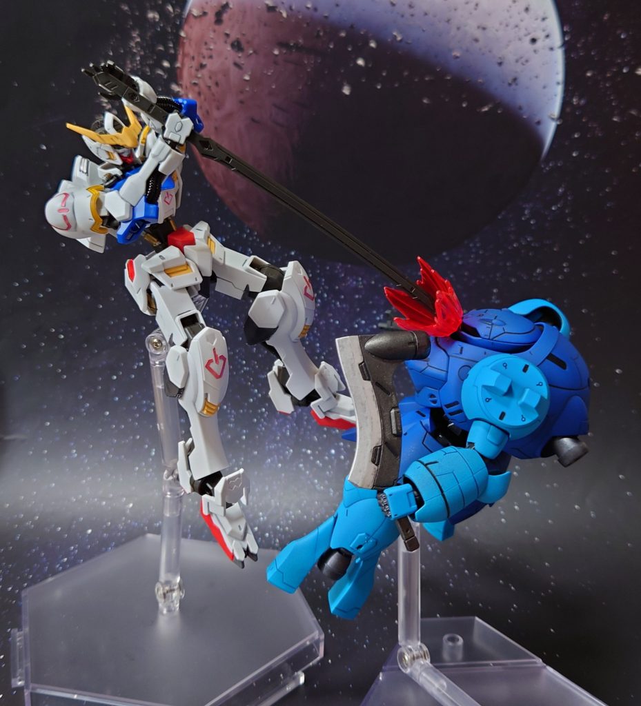 重装甲の隙間を突いた一撃。