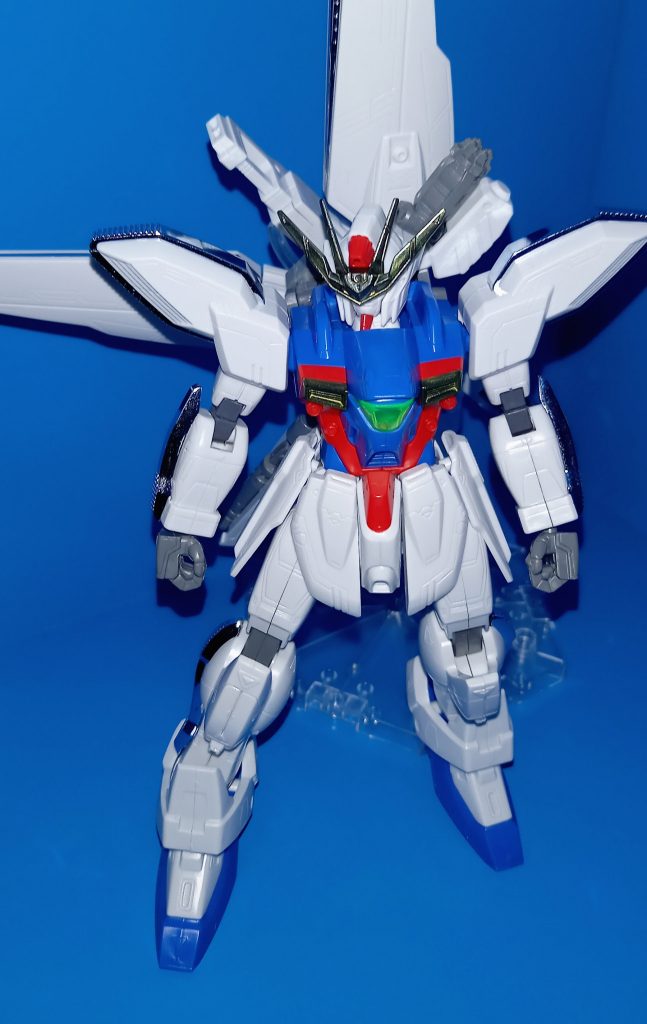 サイドスカートのGクリスタルもメッキだとよかったんですが、旧キットなので仕方ないですね。