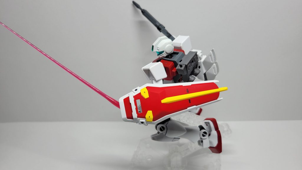 基本兵装として頭部バルカン、ストライクのビームライフル、シールドを装備しています。78バッテリーストライカー装備時はビームサーベルも1本使えます。