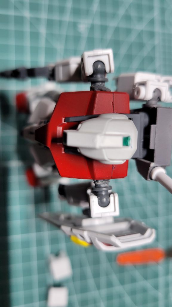 大きな改修点はストライクの肩関節にガンダムの肩関節を移植した所です。それ以外はミキシングだけで再現可能でした。