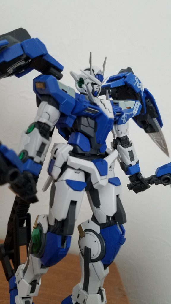 攻撃態勢。各所にプラ板を貼って、ゴツゴツさせています。