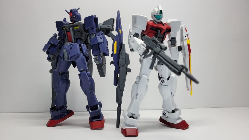 元となったジムテスタと。パーツ構成はほぼ同じなのにかなり違って見えるので、色って大事なんだと思い知らされます。