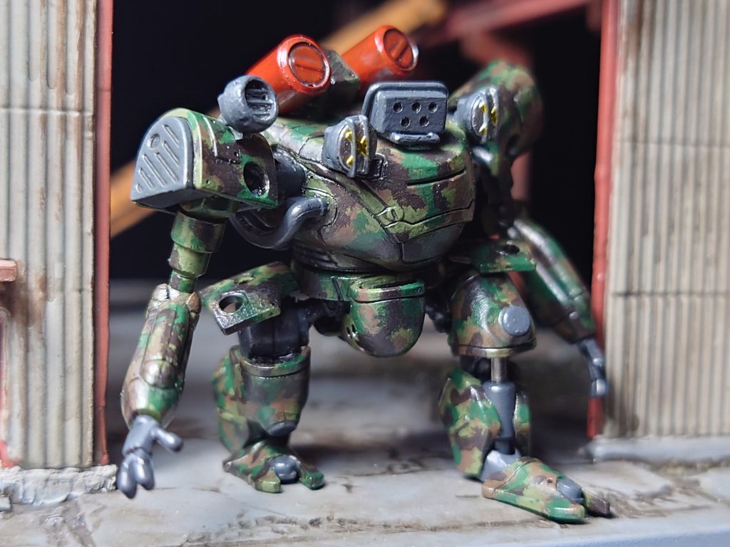 頭部?センサーユニットは、設定に近くなるようにスクラッチ。なのでココも可動します。