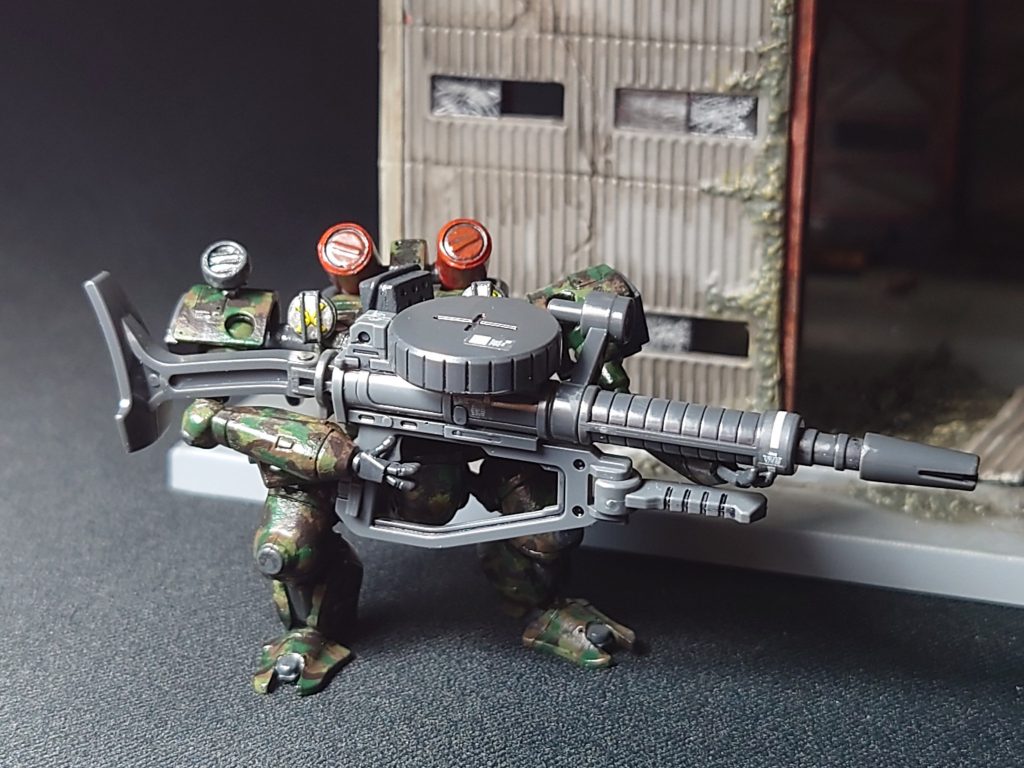 ちなみに横から。一応持ててますね。手首も真鍮線で可動できるので、表現力は豊かです。あと指も設定なるようにシャープ化してます。指も真鍮線で可動させようかと考えたのですが、さすがに小さすぎて無理でした(-_-;)