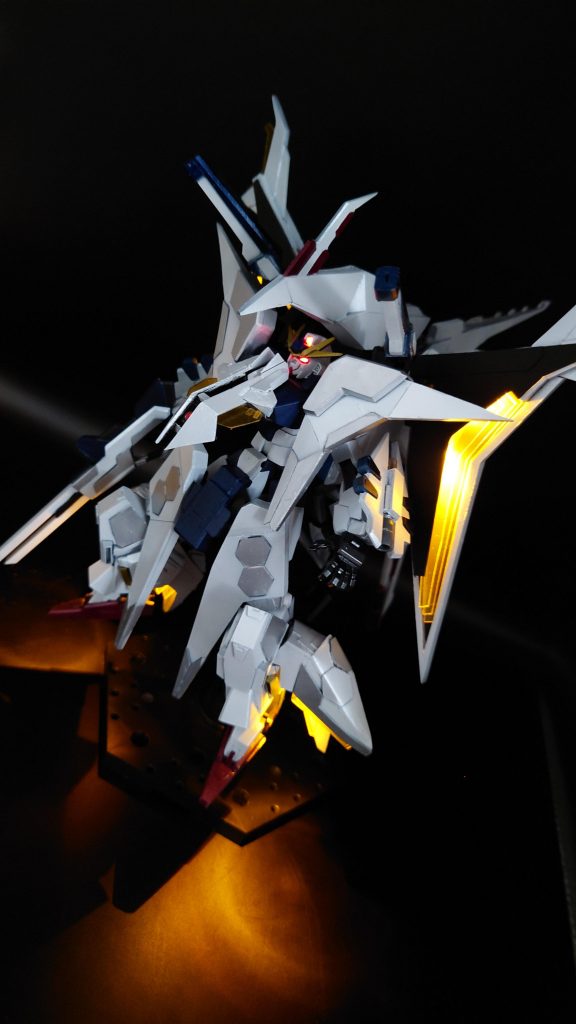 各所にLEDを仕込んでるので迫力満点!劇中の飛行音聞こえてきそう🤗