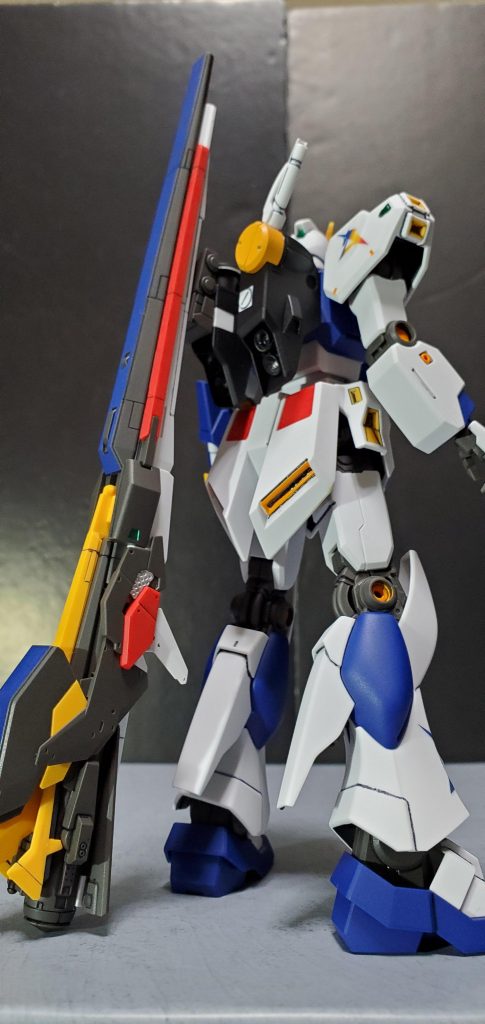 後ろ姿。ららぽーとに向かうルート次第で人によってはこちらが初めてみた福岡νガンダムになる方も。