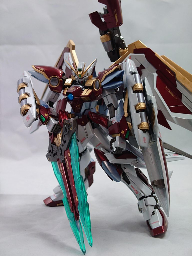 背中の追加装備を組み立てて大剣に。何気にバスターライフルを背中にマウント出来るようにしたのが自慢だったり。