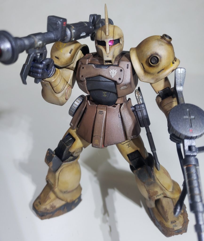 ザクII用のマシンガンに変更して武器両手持ちに。