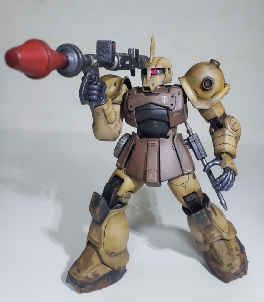 ザクマシンガンだけじゃイマイチなので、設定無視でコトブキヤのパンツァーファウストを装備してみました。