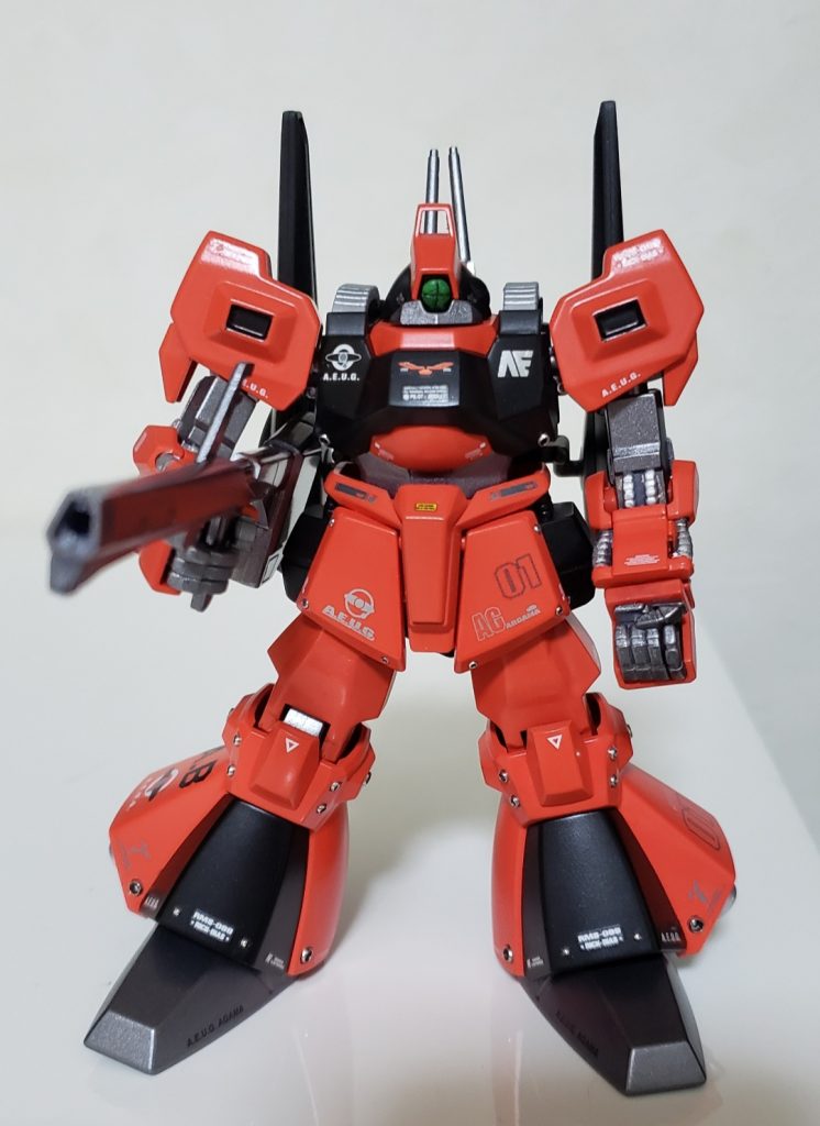 クワトロ機をベースに缶スプレー塗装でカラーチェンジしてます。・ブライトオレンジ(タミヤカラー)・セミグロスブラック(タミヤカラー)・ライトガンメタル(タミヤカラー)・半光沢(水性)