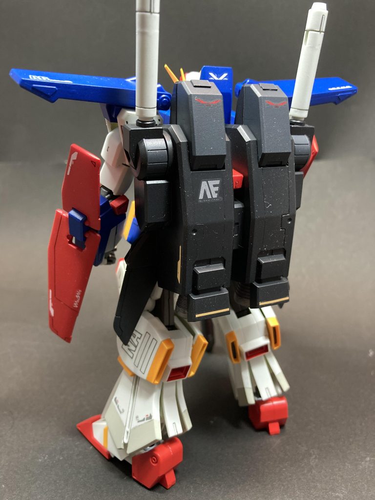 背面なにも見えないやつ。デカすぎる。好きですけど。