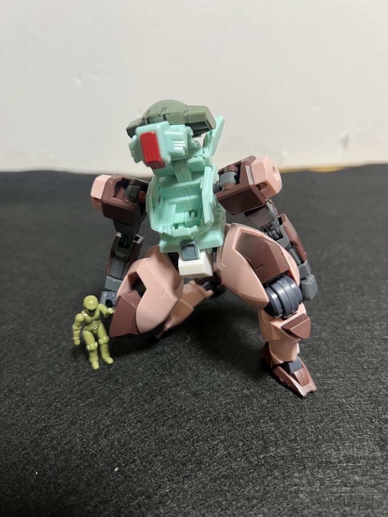 最初はこんな感じ。珍しく、最初っからしっくりきてたので腕とパイロット以外はそのまま使いました。